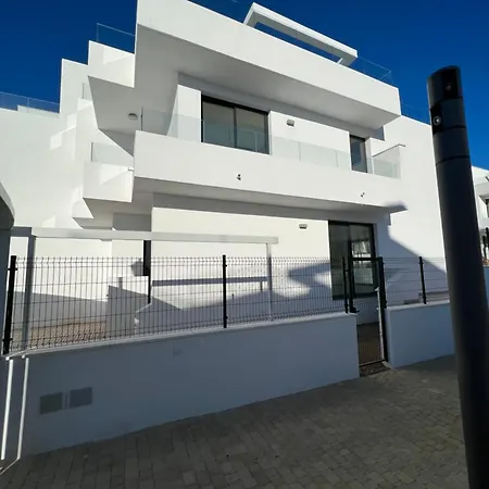 House Close To With Shared Pool Holiday home *