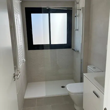 House Close To With Shared Pool Дом отдыха Фуэнхирола