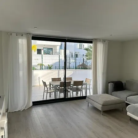 House Close To With Shared Pool Дом отдыха *