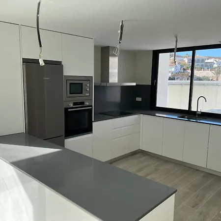 House Close To With Shared Pool Дом отдыха