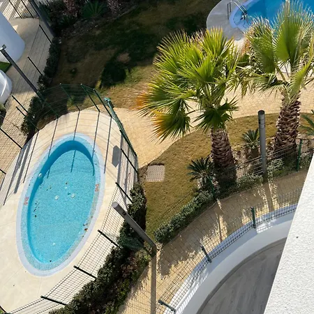 House Close To With Shared Pool Дом отдыха Фуэнхирола