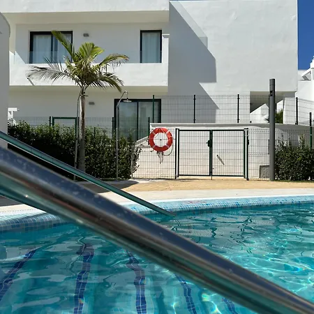 House Close To With Shared Pool *